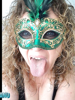 sandra - milf esibizionista di varese