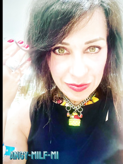 MILF - MATURE  ESIBIZIONISTE