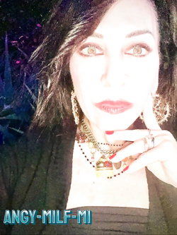 ESIBIZIONI DI GENTE COMUNE