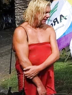 Oca schiava prostituta - 3285932523 - In strada a Diano -