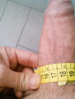 Il mio pisello in esposizione in cerca di qualche figa