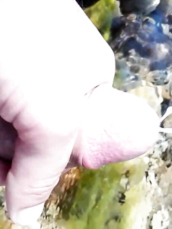 Relax tra fiume e mare a cazzo duro
