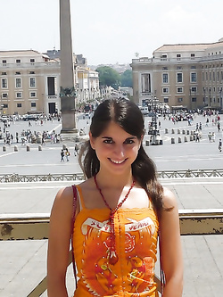 Foto studentessa italiana nuda con figa pelosa