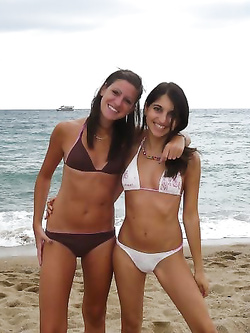 Foto studentessa italiana nuda con figa pelosa