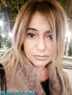valeria - matura esibizionista di roma