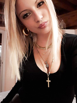 Selfie hot della bionda italiana 20enne da scopare