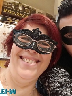 donne in maschera e non - situazioni reali -scambismo