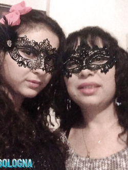 donne in maschera e non - situazioni reali -scambismo