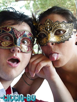 donne in maschera e non - situazioni reali -scambismo