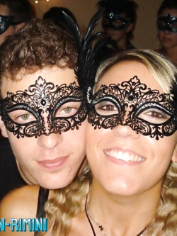 donne in maschera e non - situazioni reali -scambismo