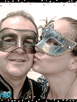 donne in maschera e non - situazioni reali -scambismo