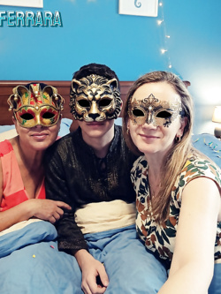 donne in maschera e non - situazioni reali -scambismo