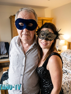 donne in maschera e non - situazioni reali -scambismo