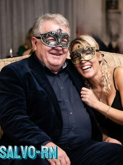 donne in maschera e non - situazioni reali -scambismo