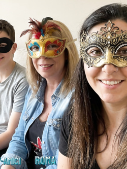 donne in maschera e non - situazioni reali -scambismo