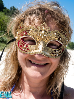 donne in maschera e non - situazioni reali -scambismo