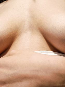 Bella tipa magra porca con bel culo e tettine da succhiare.