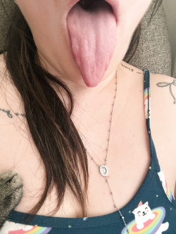 Io ho le tette bollenti e voglio essere toccata