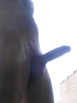 Sempre nudo in terrazza per la gioia dei miei vicini, spero.