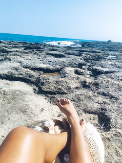Professoressa milf nudista nuda sulla spiaggia