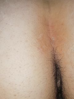 Sborra sul culo di mia moglie