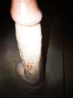 Squirt con dildo con il ciclo