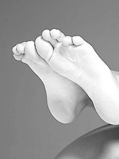 Con le gambe divaricate