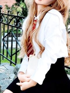 Adolescente bionda bisessuale molto perversa