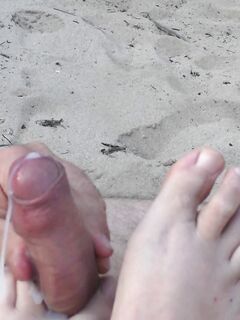 Sborro sui piedi di mia moglie