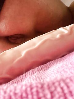 Dildo nel culo sfondato