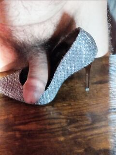 moglie diana cazzo sulle sue scarpe