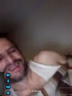 FROCETTO SI MASTURBA IN CAM
