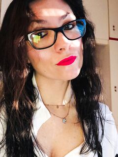 La zoccola di Silvia merita le vostre sborrate!!