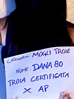 Moglie troia certificata passione collant e perizoma