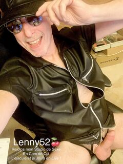 Lenny52????, Una troia… desnuda